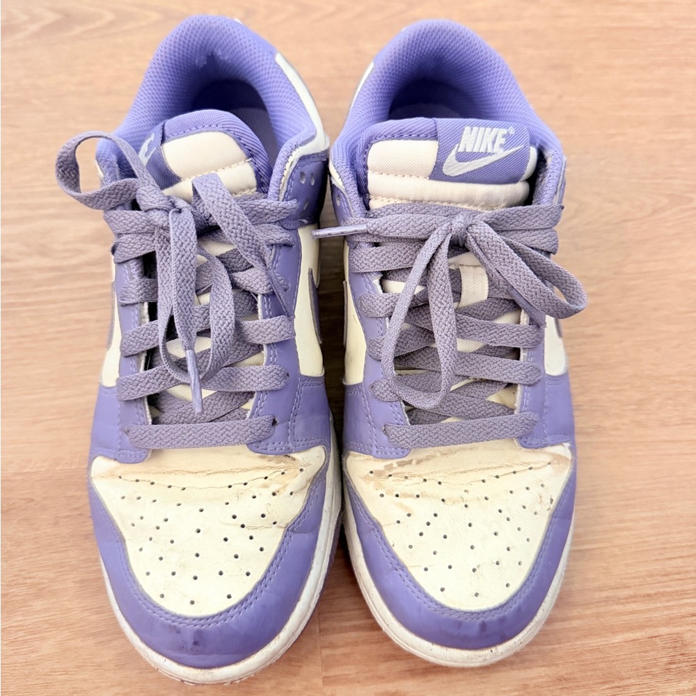 Nike Lavender and White Athletic Shoes - Picture 2 of 7